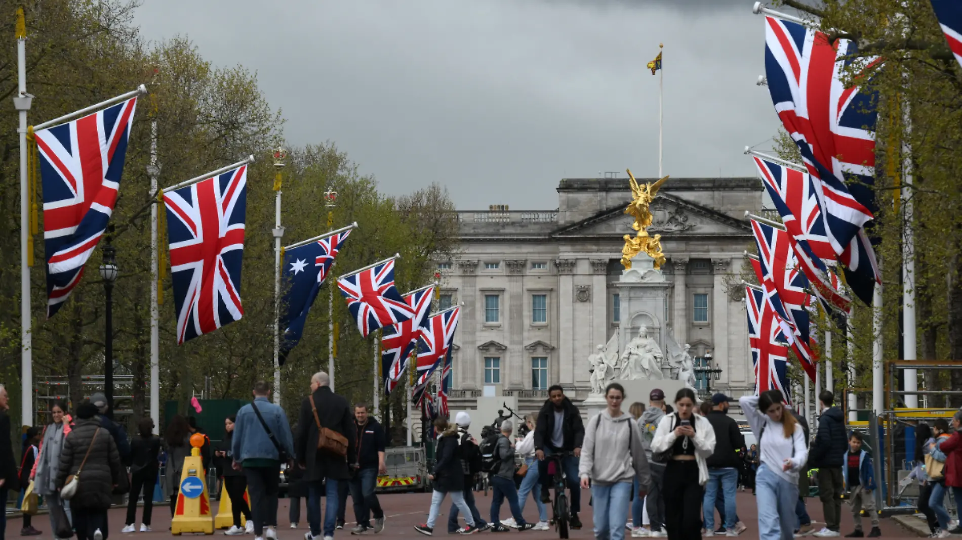 Detienen a hombre posiblemente armado cerca del  Palachio Buckingham